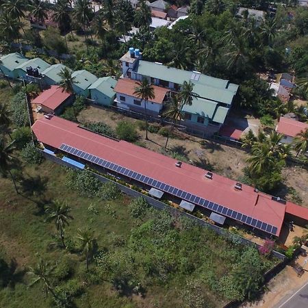 The Long Hostel Аругам Бей Екстериор снимка